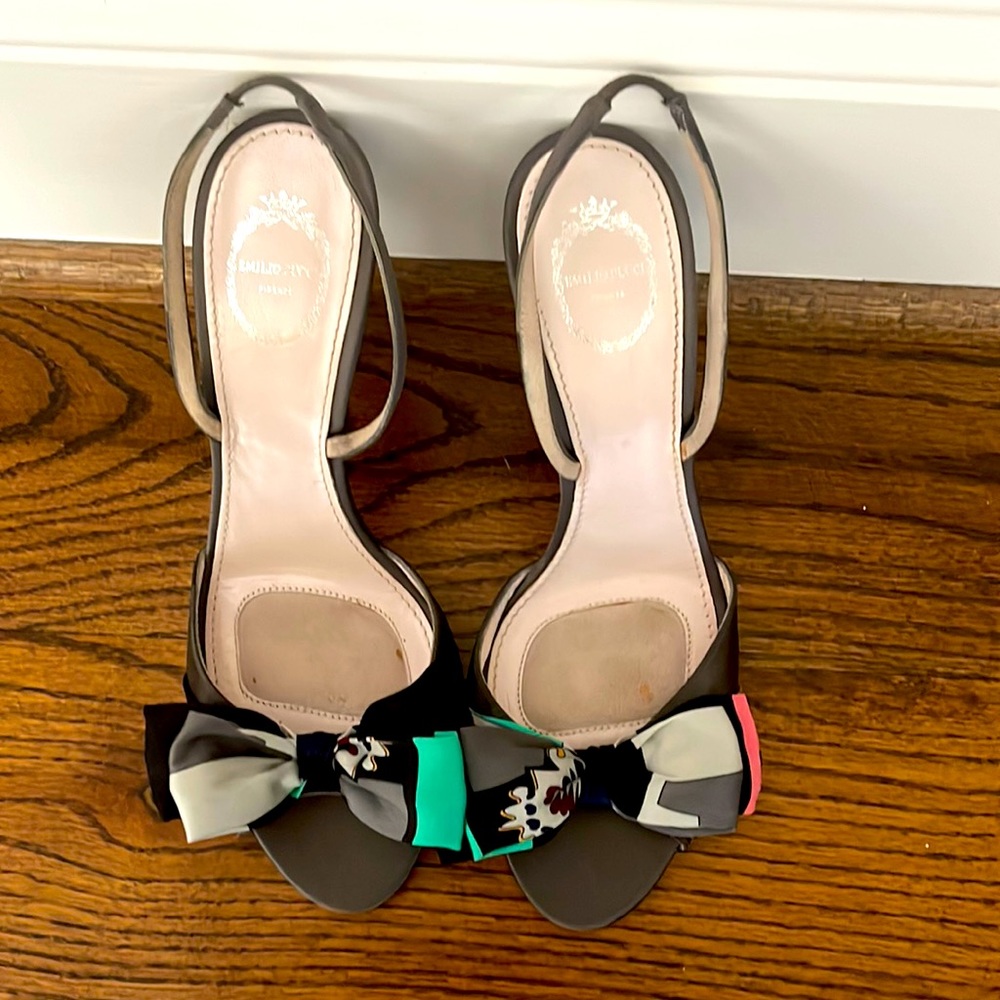 Emilio Pucci Grey Heels with Satin bow in 38.5, 8 US